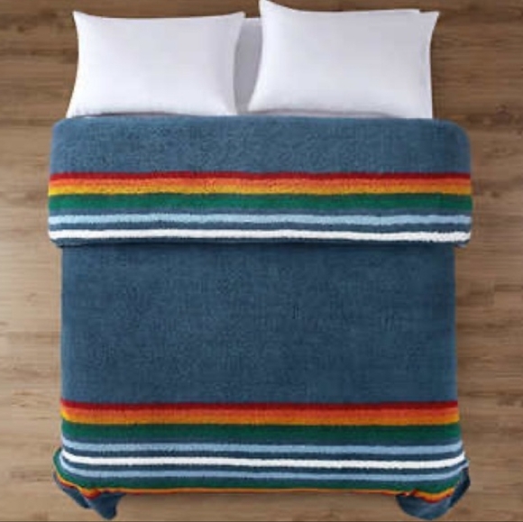 Pendleton Sherpa Fleece Reversible Blue, Orange/Red/GreenStripe Blanket King EUC - Picture 10 of 10